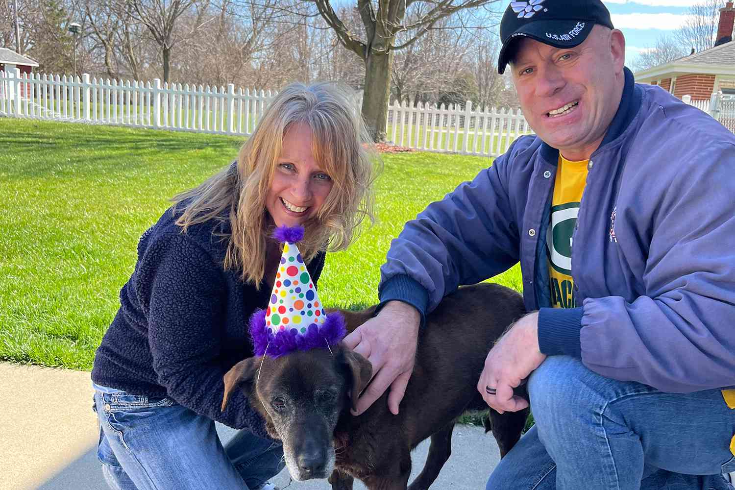 Wisconsin Couple Gives Forever Home to Senior Dog After 11 Years in ...