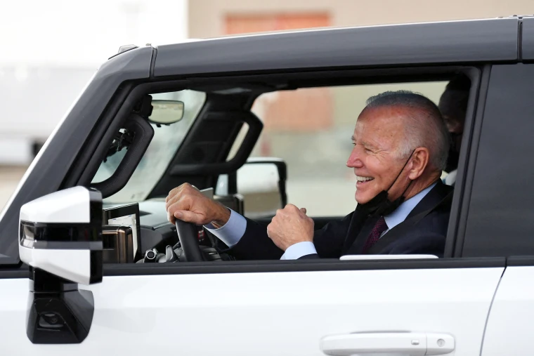 With violent rhetoric, Trump fights electric vehicles to defeat Biden in Michigan