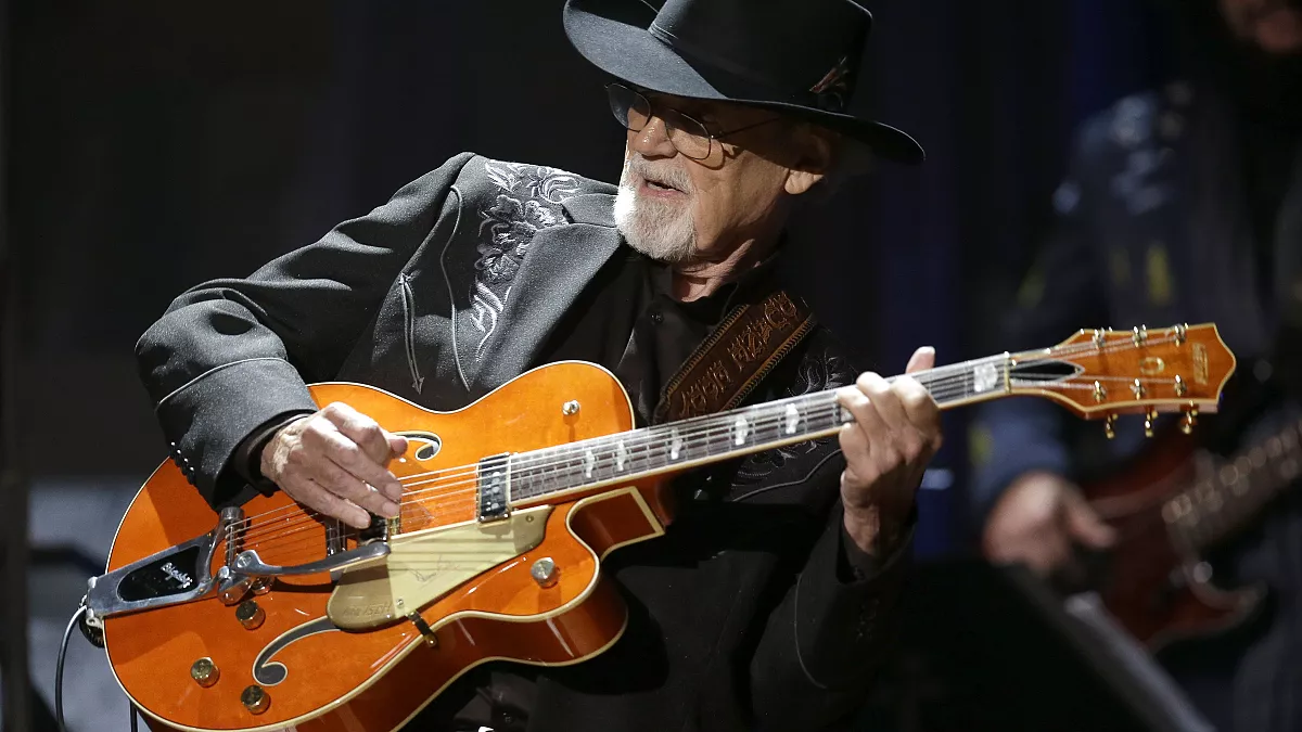 Duane Eddy, Grammy-Winning ‘Peter Gunn’ Guitarist, Dies at 86