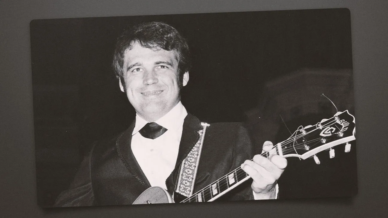 Guitarist Duane Eddy, known for his twangy style in early rock, has died at age 86.