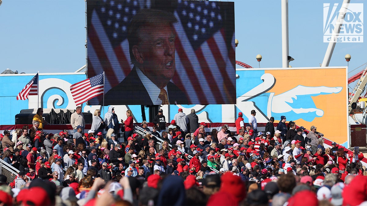 Massive Trump Beach Rally in Deep Blue NJ provides a sharp contrast to Biden's beach weekend: 'Biden could never’