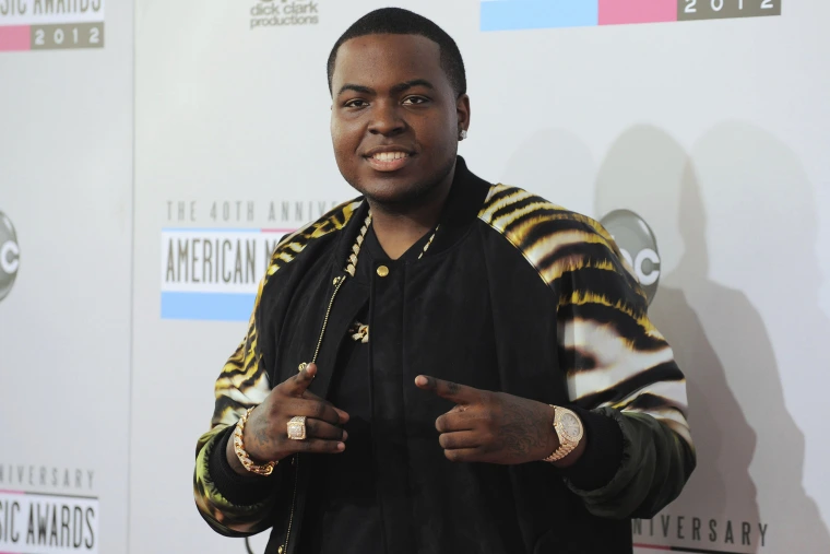 Rapper Sean Kingston agrees to return to Florida, where he and mother are charged with $1M in fraud